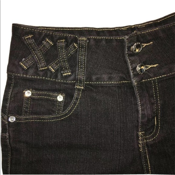 Alissa’s Jeans Highrise Cuff Stretch Denim Shorts - Picture 3 of 16